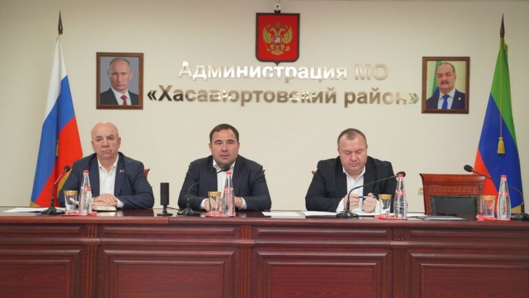 Глава Хасавюртовского района провел совещание по вопросам осеннего призыва и контрактной службы
