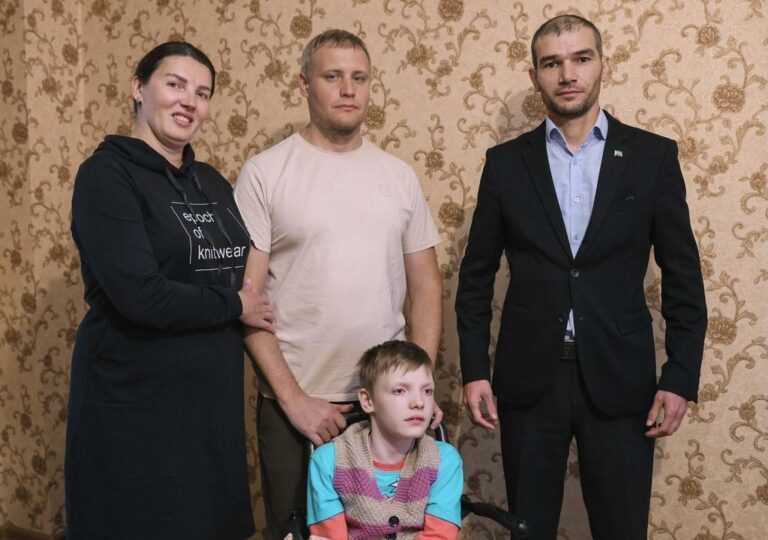 Депутат Гасан Османов оказал поддержку семье участника СВО с ребенком-инвалидом