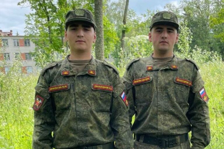 Уроженцев Левашинского района отметили наградами за успехи в службе