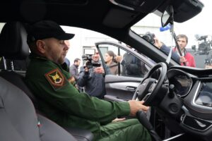 Раненые участники СВО в Дагестане получили специализированные автомобили