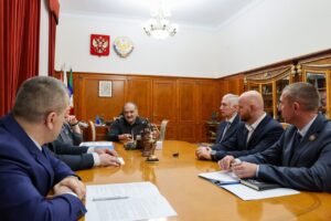 Сергей Меликов встретился с участниками программ «Время героев» и  «Доблесть гор»