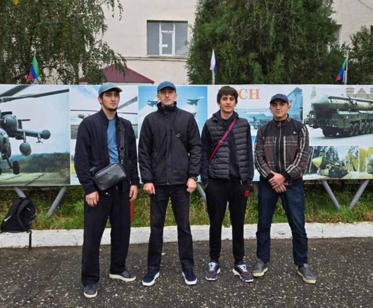 Новобранцы из Дагестана отправились исполнять воинский долг