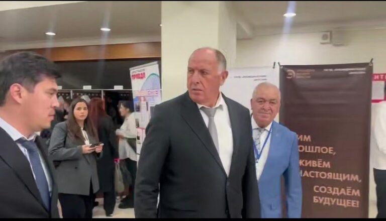 Премьер Дагестана прибыл на международный форум «Устойчивое развитие горных территорий»