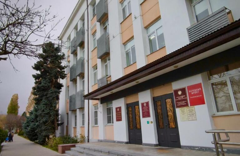 Абдулмуслим Абдулмуслимов поздравил Миннац Дагестана с 35-летием