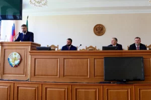 Глава кабмина РД представил коллективу Минздрава нового министра